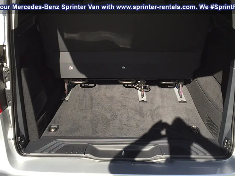 V-Class XL trunk and cargo layout for 8-passenger travel