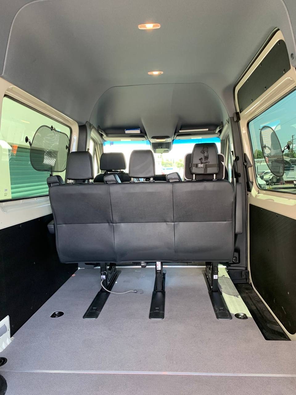 Rear bench with three headrests in front of the cargo floor of the 5 seater crew cargo Sprinter
