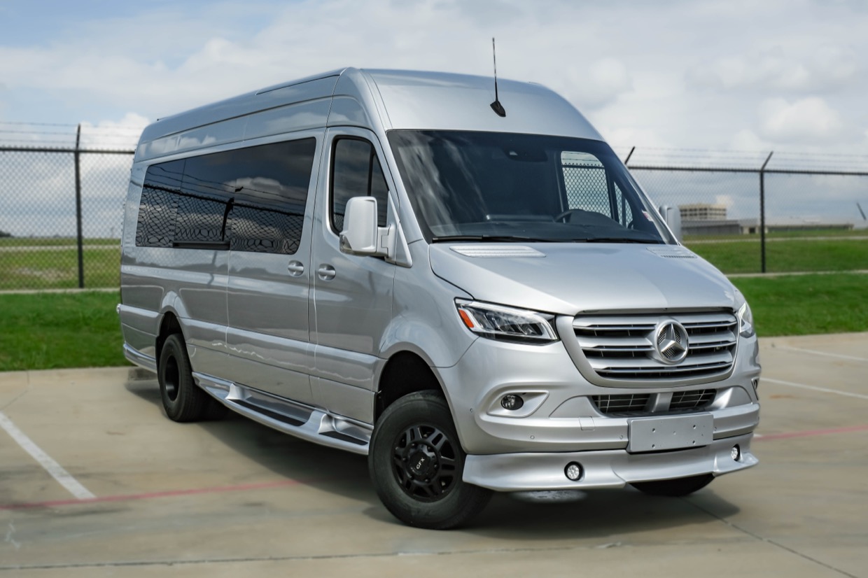VIP Mercedes-Benz Sprinter Executive XXL 12-passenger van rental in Cedar Rapids, Iowa — Sprinter Rentals near The Eastern Iowa Airport (CID)