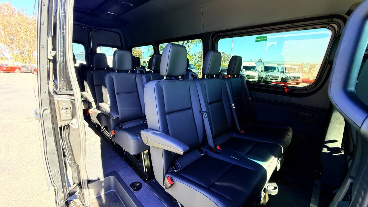 15-passenger Sprinter van with trunk space for rent in Eugene, Oregon