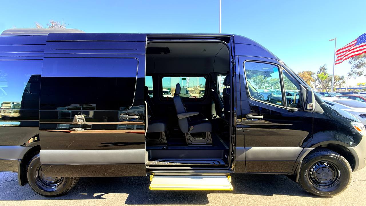 15-seater Sprinter passenger van with rear trunk for rent in Eugene, OR
