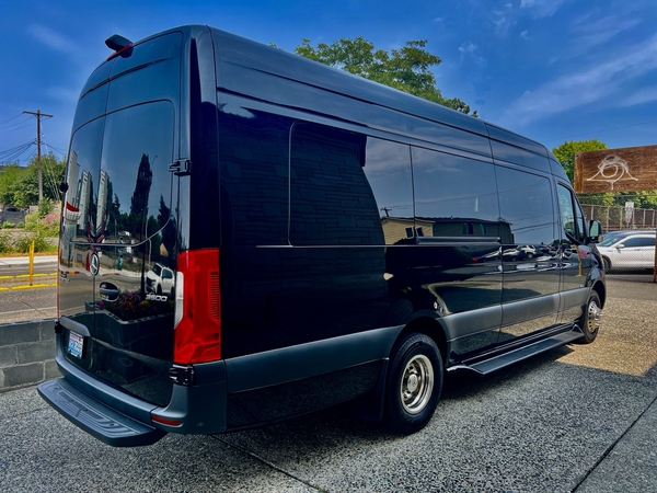 Luxury 15-seater Mercedes Sprinter van with trunk TV — Seattle rental